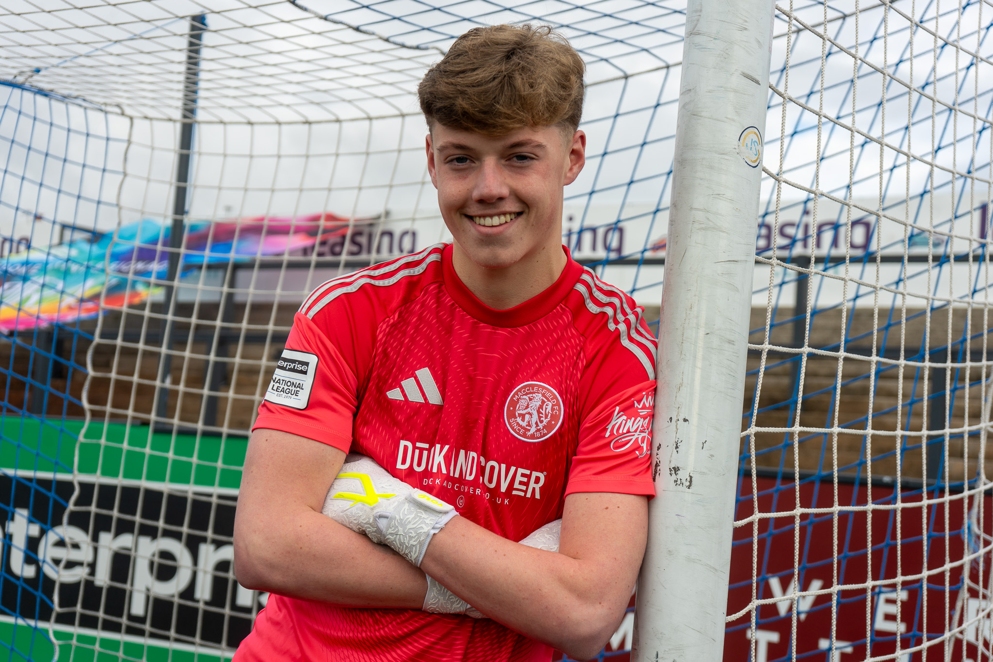 SHEA SIGNS FOR THE SILKMEN