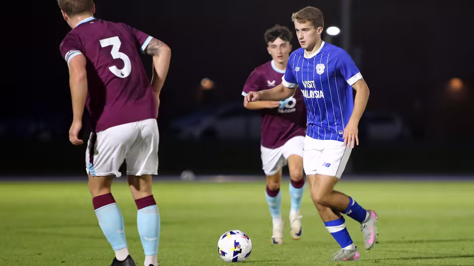 APTER SIGNS FOR THE SILKMEN