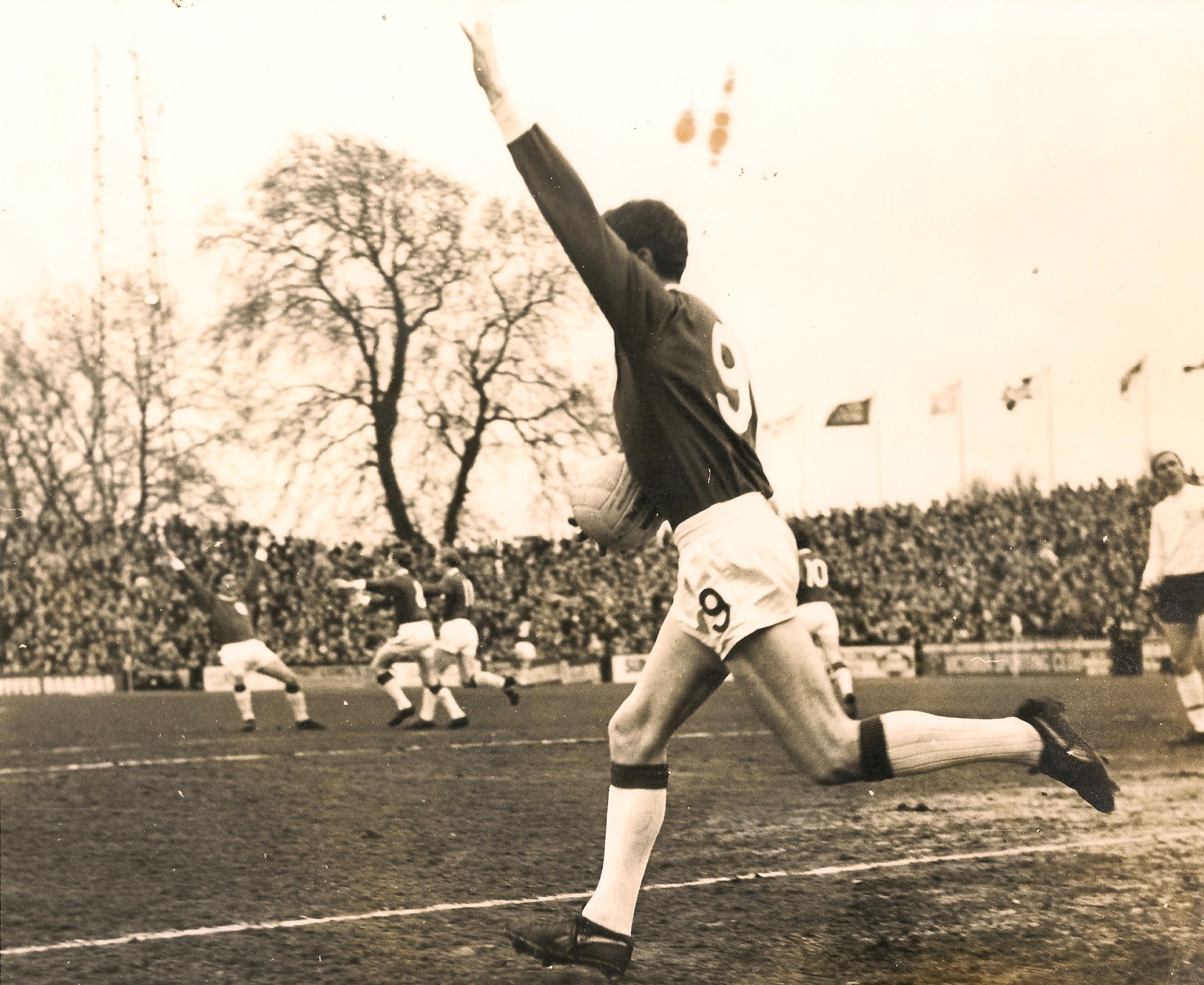 ON THIS DAY: BRIAN FIDLER MAKES HIS SILKMEN DEBUT